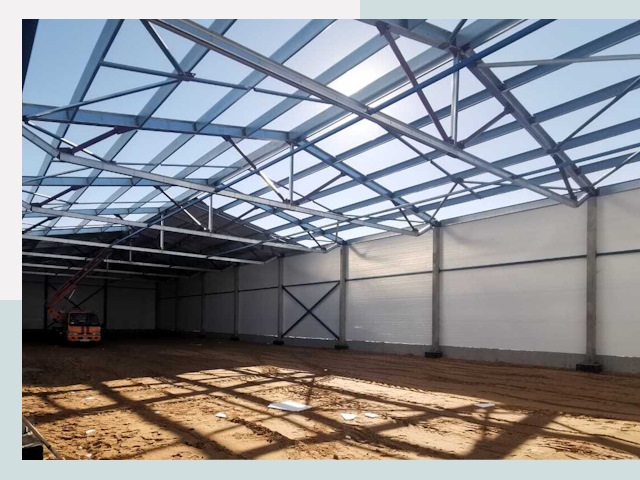 Строительство сенохранилищ в Полысаеве